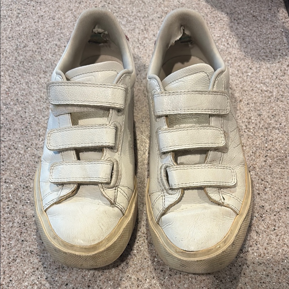 VEJA Women’s Leather Sneakers, Size 8